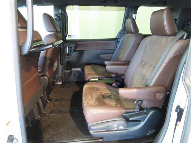 エスクァイア ハイブリッドＧｉ　プレミアムパッケージ　ハイブリッド　ナビ＆ＴＶ　両側電動スライド　メモリーナビ　フルセグ　バックカメラ　ＤＶＤ再生　衝突被害軽減システム　ＥＴＣ　３列シート　スマートキー　ＬＥＤヘッドランプ　乗車定員７人　キーレス　ＣＤ（29枚目）