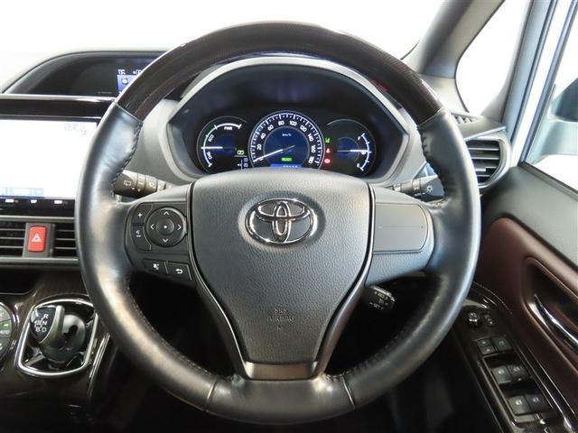 エスクァイア ハイブリッドＧｉ　プレミアムパッケージ　ハイブリッド　ナビ＆ＴＶ　両側電動スライド　メモリーナビ　フルセグ　バックカメラ　ＤＶＤ再生　衝突被害軽減システム　ＥＴＣ　３列シート　スマートキー　ＬＥＤヘッドランプ　乗車定員７人　キーレス　ＣＤ（33枚目）