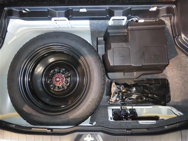 エスクァイア ハイブリッドＧｉ　プレミアムパッケージ　ハイブリッド　ナビ＆ＴＶ　両側電動スライド　メモリーナビ　フルセグ　バックカメラ　ＤＶＤ再生　衝突被害軽減システム　ＥＴＣ　３列シート　スマートキー　ＬＥＤヘッドランプ　乗車定員７人　キーレス　ＣＤ（39枚目）