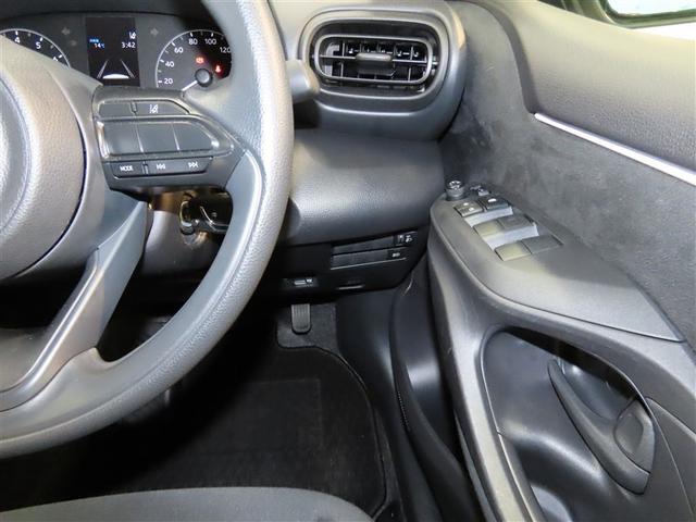 ヤリス Ｘ　メモリーナビ　バックカメラ　ミュージックプレイヤー接続可　衝突被害軽減システム　ＥＴＣ　キーレス（16枚目）