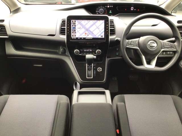 2.0XV チェアキャブ リフタータイプ バックカメラ 被害軽減ブレーキと踏み間違い防止装置など安全装備が充実。多彩なシートアレンジに、スマートハイブリッドとアイドリングストップによる低燃費が人気です(3枚目)