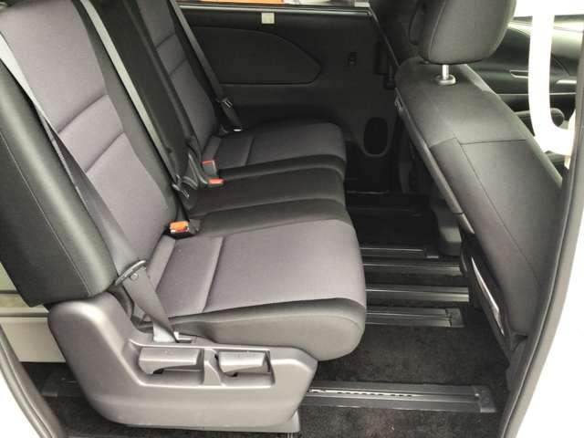 2.0XV チェアキャブ リフタータイプ バックカメラ 被害軽減ブレーキと踏み間違い防止装置など安全装備が充実。多彩なシートアレンジに、スマートハイブリッドとアイドリングストップによる低燃費が人気です(17枚目)