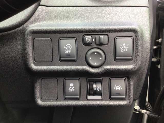 1.2 X Vセレクション アラウンドビューモニター ドラレコ 前方の車両や歩行者との衝突回避をサポートする、エマージェンシーブレーキを搭載したノートです。さらに踏み間違い防止アシストも付いて安全装備が充実(9枚目)