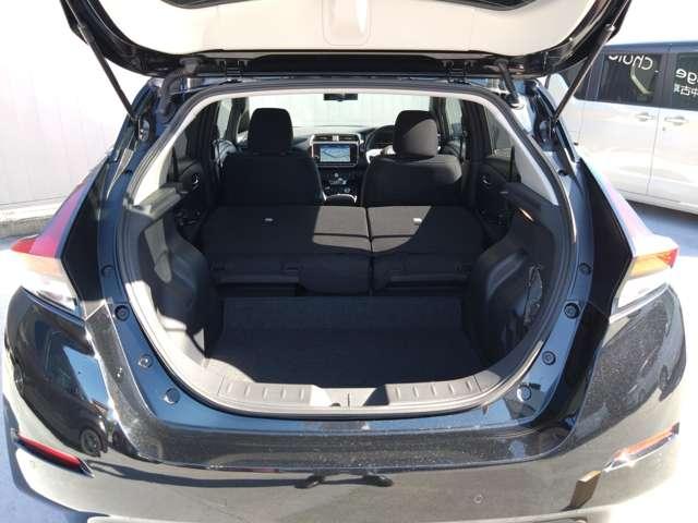 リーフ ｅ＋　Ｘ　６０ｋＷｈバッテリー　元試乗車　プロパイロット／アラウンドビュー　モーター出力を３６％高め高速走行時の加速性能を大きく向上。さらにバッテリーはエネルギー密度を約２５％向上させ、室内空間を犠牲にすることなく容量を５０％向上させたｅ＋（46枚目）
