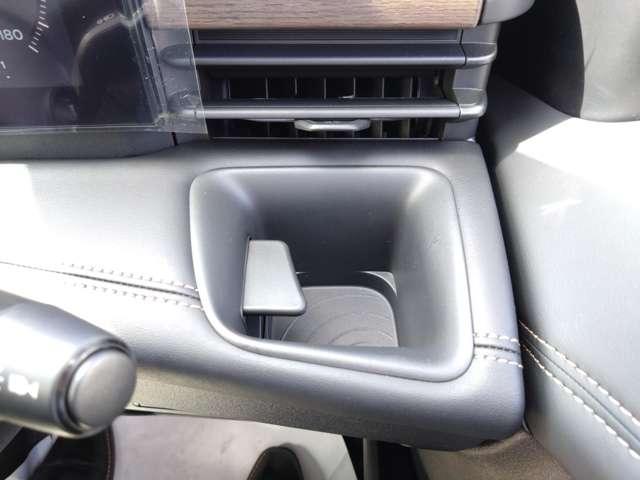 セレナ １．４　ｅ－パワー　ハイウェイスターＶ　コネクトナビ／アラウンドモニター／後席モニター　こちらの車両は雹害車となります。誠に勝手ながら雹害車は岐阜県内及び、岐阜県隣接県在住のご来店いただけるお客様に限り販売させていただきます（59枚目）