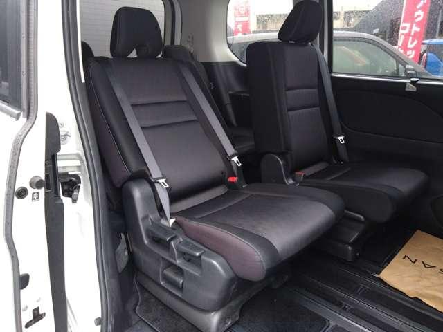 セレナ ２．０　ハイウェイスター　ＶセレクションＩＩ　両側電動スライドドア／純正ナビ　バックモニター　セレナはシートアレンジの多様さも魅力。友達を誘って出かけたいときも、荷物をたっぷり積みたいときも、ぴったりのアレンジが見つかります（17枚目）