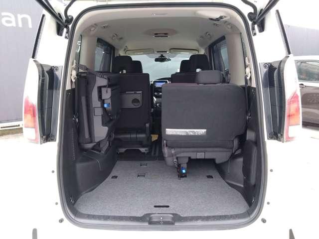 セレナ ２．０　ハイウェイスター　ＶセレクションＩＩ　両側電動スライドドア／純正ナビ　バックモニター　セレナはシートアレンジの多様さも魅力。友達を誘って出かけたいときも、荷物をたっぷり積みたいときも、ぴったりのアレンジが見つかります（40枚目）