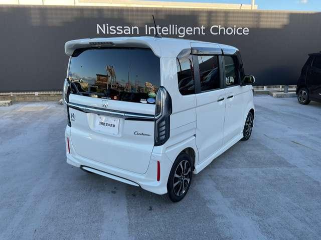 Ｎ－ＢＯＸカスタム ６６０　Ｇ・Ｌホンダセンシング　純正ナビ・バックモニター　シンプルでありながら、ひと目でＮ－ＢＯＸとわかる洗練されたデザイン。漆黒に映えるクロームメッキの輝きが上質さを演出心地よくリラックスした時間を過ごせるモダンな空間（2枚目）