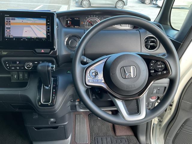 Ｎ－ＢＯＸカスタム ６６０　Ｇ・Ｌホンダセンシング　純正ナビ・バックモニター　シンプルでありながら、ひと目でＮ－ＢＯＸとわかる洗練されたデザイン。漆黒に映えるクロームメッキの輝きが上質さを演出心地よくリラックスした時間を過ごせるモダンな空間（4枚目）