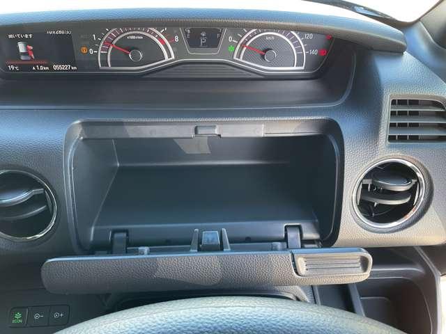 Ｎ－ＢＯＸカスタム ６６０　Ｇ・Ｌホンダセンシング　純正ナビ・バックモニター　シンプルでありながら、ひと目でＮ－ＢＯＸとわかる洗練されたデザイン。漆黒に映えるクロームメッキの輝きが上質さを演出心地よくリラックスした時間を過ごせるモダンな空間（36枚目）