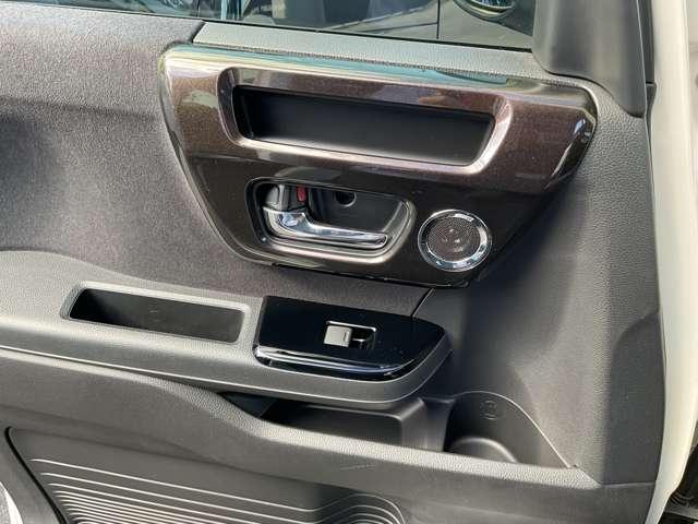 Ｎ－ＢＯＸカスタム ６６０　Ｇ・Ｌホンダセンシング　純正ナビ・バックモニター　シンプルでありながら、ひと目でＮ－ＢＯＸとわかる洗練されたデザイン。漆黒に映えるクロームメッキの輝きが上質さを演出心地よくリラックスした時間を過ごせるモダンな空間（45枚目）