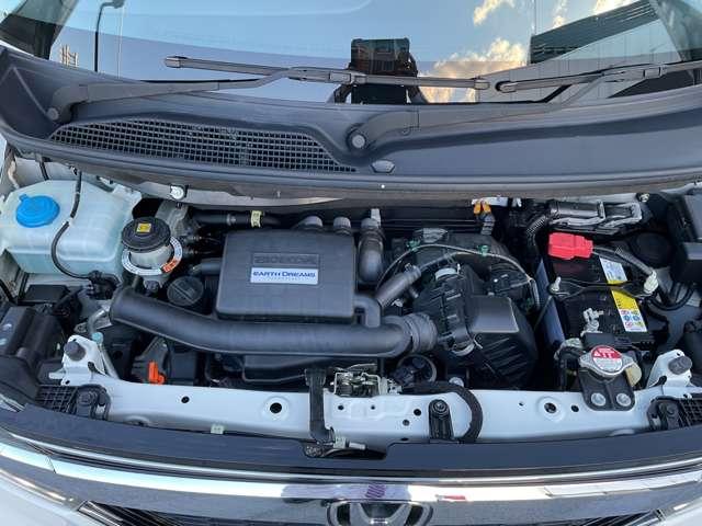 Ｎ－ＢＯＸカスタム ６６０　Ｇ・Ｌホンダセンシング　純正ナビ・バックモニター　シンプルでありながら、ひと目でＮ－ＢＯＸとわかる洗練されたデザイン。漆黒に映えるクロームメッキの輝きが上質さを演出心地よくリラックスした時間を過ごせるモダンな空間（60枚目）