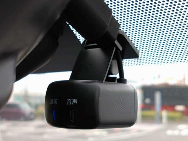 ノート １．２　ｅ－パワー　メダリスト　純正ナビ／アラウンドモニター／ＬＥＤヘッドラ　ｅ－ＰＯＷＥＲは独自の発電システムを搭載。もちろんＮＯＴＥならではの先進安全装備や運転しやすさ、後席までのびのびと座れる広い室内空間も実現しました（57枚目）