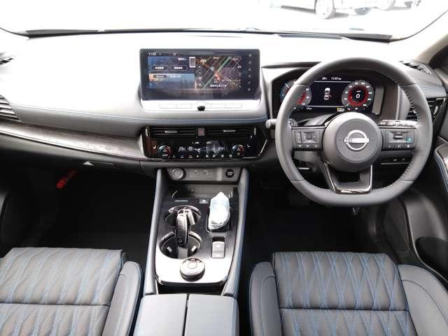 エクストレイル オーテック　アドバンスドパッケージ　ｅ－４ＯＲＣＥ　１．５　ＡＵＴＥＣＨ　アドバンスト　パッケージ　ｅ－４ＯＲＣＥ　４ＷＤ　雹害車／コネクトナビ／黒革シート／プロパイ（5枚目）