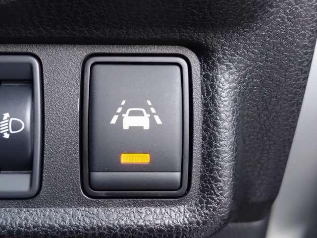 ノート 1.2 X 純正ナビ/エマブレ踏み間違い防止/バックモニター 前方の車両や歩行者との衝突回避をサポートするエマージェンシーブレーキを搭載したノートです。さらに踏み間違い防止アシストも付いて安全装備が充実(11枚目)