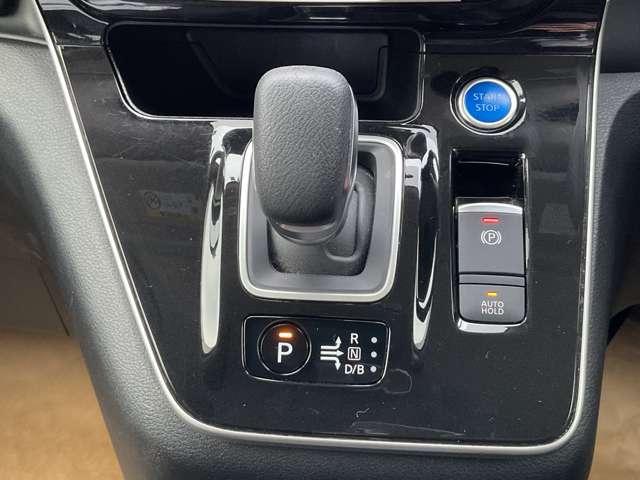 セレナ ｅ－パワー　ハイウェイスターＶ　１．２　ｅ－ＰＯＷＥＲ　ハイウェイスター　Ｖ　両側電動スライドドア／純正ナビバックモニ（14枚目）