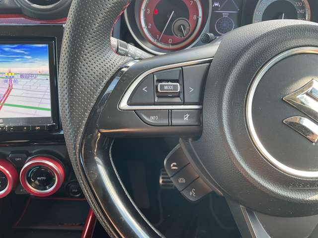 �X�e�A�����O�ɂ́A���s���ł��I�[�f�B�I���삪�ł���X�e�A�����O�X�C�b�`�t���B