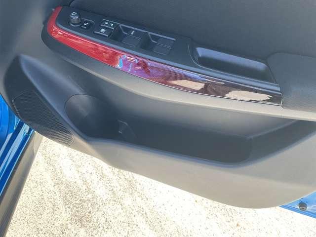 �O�ȃh�A�ɂ̓y�b�g�{�g�������[�ł���h�A�|�P�b�g������܂��B