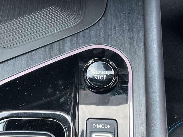 �C���e���W�F���g�L�[�̃v�b�V���X�^�[�g�X�C�b�`�ł��B��-�o�n�v�d�q�̓u���[�L�y�_���𓥂݂Ȃ��炱�̃X�C�b�`�����������ŋN���ł��܂��B