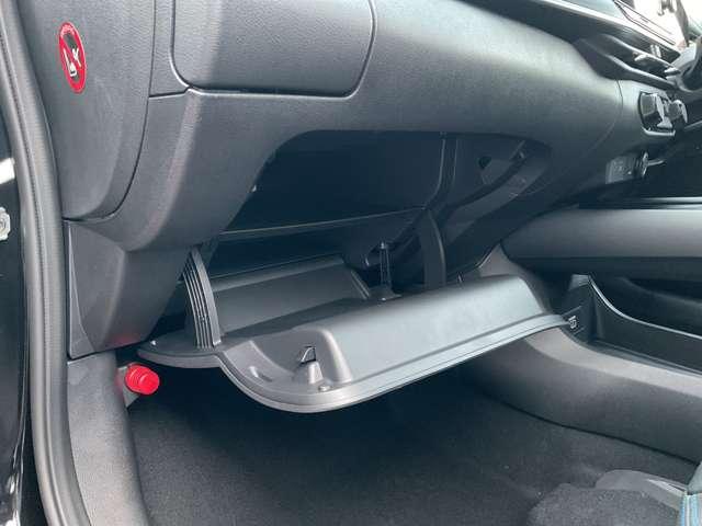 �O���[�u�{�b�N�X�͉��s�������Ղ�A��e�ʂ̎��[�X�y�[�X