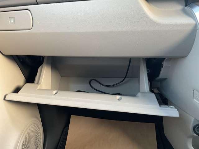 �O���[�u�{�b�N�X�͉��s�������Ղ�A��e�ʂ̎��[�X�y�[�X