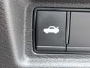 車内から操作できる、トランクオープナースイッチ。