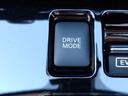 ３つのドライブモードをシステムが自動制御。通常走行モードに加え、加速・減速が強めなＳＰＯＲＴモード、省燃費かつワンペダルドライブができるＥＣＯモードを搭載（停止にはブレーキペダルを踏んでください）。