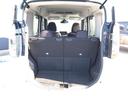 バックドアは大きく開きます。定員乗車時でも十分広いラゲッジスペースを確保しています