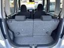 バックドアは大きく開きます。定員乗車時でも十分広いラゲッジスペースを確保しています