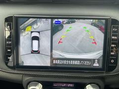 ���饦��ɥӥ塼��˥����ϡ����ĤΥ����Ǽ��դ򻣱Ƥ��Ƥ��ޤ���������ڤ��ؤ��ǥե���ȡ������ɡ��Хå���˥�����ɽ����Ǥ��ޤ��� 5