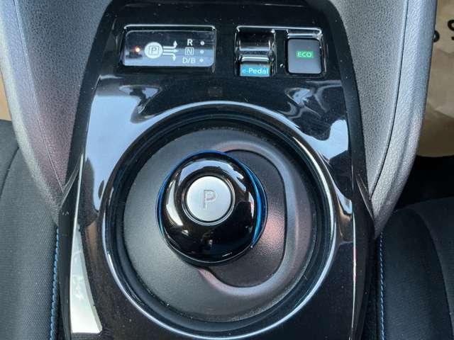 リーフ X Vセレクション 前後シ-トヒ-タ- プロパイロット エマジェンシ-ブレ-キ アランドビュ-モニタ- オ-トマチックハイビ-ム オ-トエアコン ドライブレコ-ダ-(14枚目)