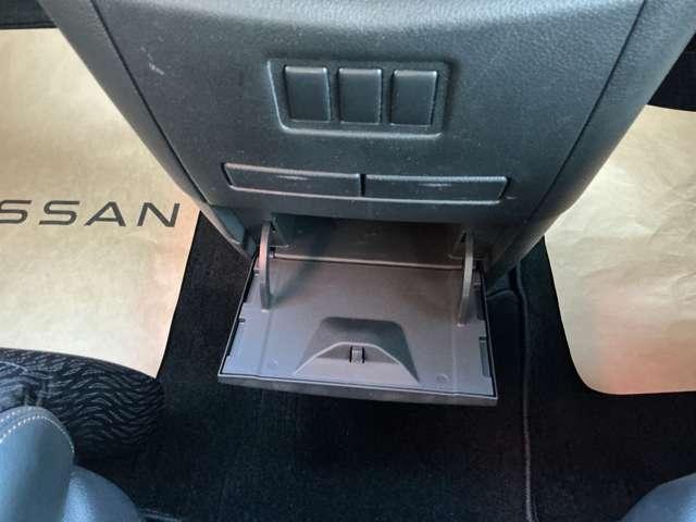 エルグランド ２５０ハイウェイスターＳ　ニスモローダウンキット　メモリ－ナビ　バックモニタ－　ＬＥＤヘッドライト　ドライブレコ－ダー　オ－トクル－ズ　オ－トエアコン（16枚目）