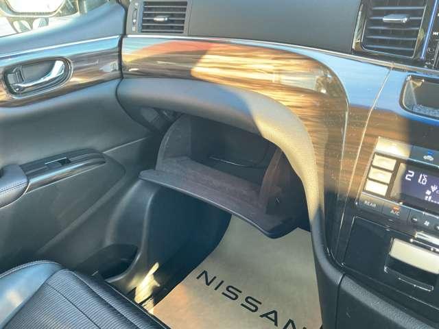 エルグランド ２５０ハイウェイスターＳ　ニスモローダウンキット　メモリ－ナビ　バックモニタ－　ＬＥＤヘッドライト　ドライブレコ－ダー　オ－トクル－ズ　オ－トエアコン（26枚目）