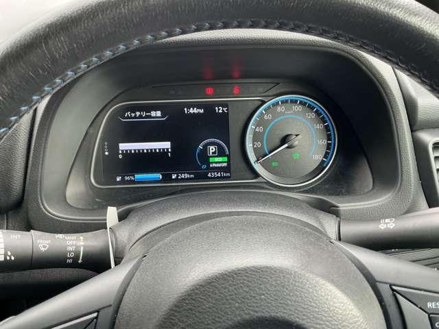 リーフ Ｘ　前後ドライブレコ－ダ　シ－トヒ－タ－フロント　エマジェンシ－ブレ－キ　メモリ－ナビ　バックモニタ－　クル－ズコントロ－ル　オ－トマチックハイビ－ム（5枚目）