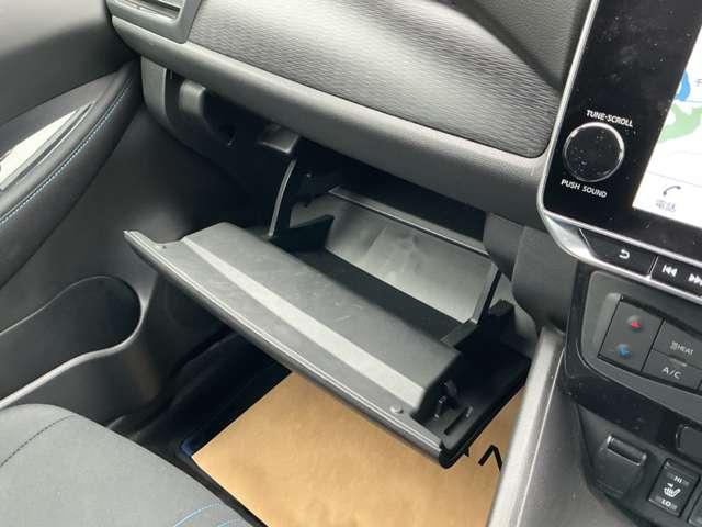 リーフ Ｘ　前後ドライブレコ－ダ　シ－トヒ－タ－フロント　エマジェンシ－ブレ－キ　メモリ－ナビ　バックモニタ－　クル－ズコントロ－ル　オ－トマチックハイビ－ム（16枚目）