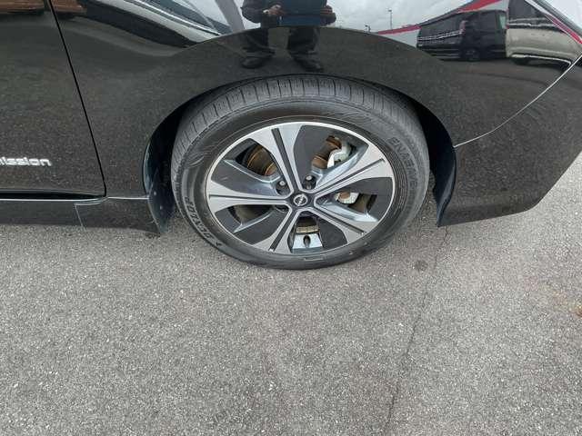 リーフ Ｘ　前後ドライブレコ－ダ　シ－トヒ－タ－フロント　エマジェンシ－ブレ－キ　メモリ－ナビ　バックモニタ－　クル－ズコントロ－ル　オ－トマチックハイビ－ム（18枚目）