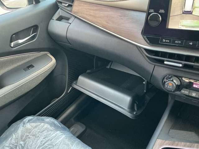 オーラ １．２　Ｇ　雹害車　ＢＯＳＥサウンドシステム　ＳＯＳコール　プロパイロット　アランドビュ－モニタ－　エマ－ジェンシ－ブレ－キ　ワイヤレス充電（26枚目）