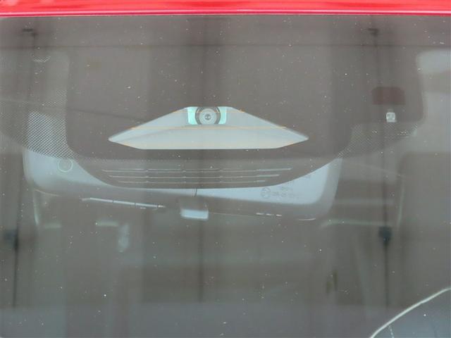 クラウンスポーツ Ｚ　４ＷＤ　革シート　ハイブリッド　ナビ＆ＴＶ　メモリーナビ　フルセグ　バックカメラ　ドラレコ　ミュージックプレイヤー接続可　衝突被害軽減システム　ＥＴＣ　電動シート　スマートキー　ＬＥＤヘッドランプ（3枚目）