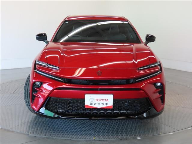 クラウンスポーツ Ｚ　４ＷＤ　革シート　ハイブリッド　ナビ＆ＴＶ　メモリーナビ　フルセグ　バックカメラ　ドラレコ　ミュージックプレイヤー接続可　衝突被害軽減システム　ＥＴＣ　電動シート　スマートキー　ＬＥＤヘッドランプ（4枚目）