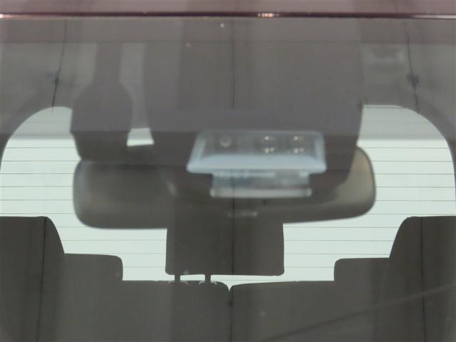 エスクァイア ハイブリッドＸｉ　ハイブリッド　ナビ＆ＴＶ　両側電動スライド　メモリーナビ　フルセグ　バックカメラ　ＤＶＤ再生　衝突被害軽減システム　ＥＴＣ　３列シート　スマートキー　ＬＥＤヘッドランプ　乗車定員７人　キーレス　ＣＤ（2枚目）