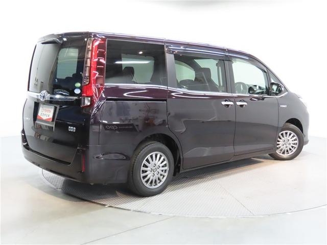 エスクァイア ハイブリッドＸｉ　ハイブリッド　ナビ＆ＴＶ　両側電動スライド　メモリーナビ　フルセグ　バックカメラ　ＤＶＤ再生　衝突被害軽減システム　ＥＴＣ　３列シート　スマートキー　ＬＥＤヘッドランプ　乗車定員７人　キーレス　ＣＤ（5枚目）