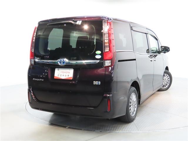 エスクァイア ハイブリッドＸｉ　ハイブリッド　ナビ＆ＴＶ　両側電動スライド　メモリーナビ　フルセグ　バックカメラ　ＤＶＤ再生　衝突被害軽減システム　ＥＴＣ　３列シート　スマートキー　ＬＥＤヘッドランプ　乗車定員７人　キーレス　ＣＤ（6枚目）