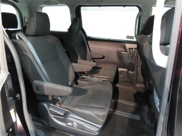 エスクァイア ハイブリッドＸｉ　ハイブリッド　ナビ＆ＴＶ　両側電動スライド　メモリーナビ　フルセグ　バックカメラ　ＤＶＤ再生　衝突被害軽減システム　ＥＴＣ　３列シート　スマートキー　ＬＥＤヘッドランプ　乗車定員７人　キーレス　ＣＤ（11枚目）