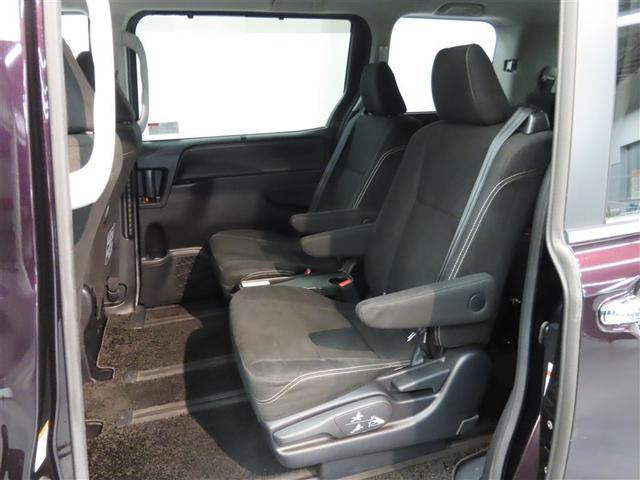 エスクァイア ハイブリッドＸｉ　ハイブリッド　ナビ＆ＴＶ　両側電動スライド　メモリーナビ　フルセグ　バックカメラ　ＤＶＤ再生　衝突被害軽減システム　ＥＴＣ　３列シート　スマートキー　ＬＥＤヘッドランプ　乗車定員７人　キーレス　ＣＤ（29枚目）