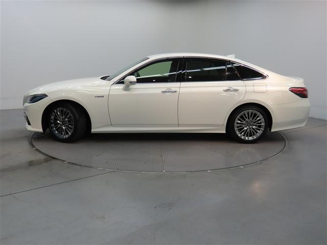 クラウンハイブリッド Ｓ　エレガンススタイル　ハイブリッド　ナビ＆ＴＶ　メモリーナビ　フルセグ　バックカメラ　ＤＶＤ再生　ミュージックプレイヤー接続可　衝突被害軽減システム　ＥＴＣ　電動シート　スマートキー　ＬＥＤヘッドランプ　キーレス　ＣＤ（5枚目）