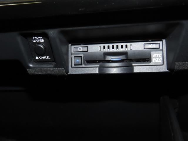 クラウンハイブリッド Ｓ　エレガンススタイル　ハイブリッド　ナビ＆ＴＶ　メモリーナビ　フルセグ　バックカメラ　ＤＶＤ再生　ミュージックプレイヤー接続可　衝突被害軽減システム　ＥＴＣ　電動シート　スマートキー　ＬＥＤヘッドランプ　キーレス　ＣＤ（17枚目）