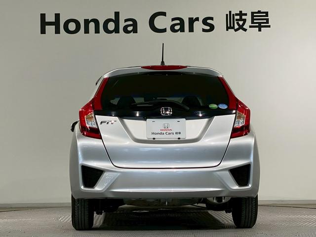 フィット １３Ｇ・Ｆパッケージ　メモリーナビ　ＣＤ　カーテンエアバック　スマートキーシステム　記録簿付　運転席助手席エアバック　横滑り防止システム　ＡＡＣ　禁煙車　後カメラ　キーフリーシステム　運転席エアバッグ　ＡＢＳ　ｉ－ＳＴＯＰ（32枚目）