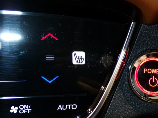 ヴェゼル ハイブリッドＺ・ホンダセンシング　Ｂｌｕｅｔｏｏｔｈ接続シートヒータードラレコＥＴＣインターナビフルセグＴＶ純正アルミホイールスマートキー　踏み間違い防止装置　キーフリ　記録簿付き　ワンオ－ナ－　インテリジェントキー　ＶＳＡ　ＤＶＤ（6枚目）