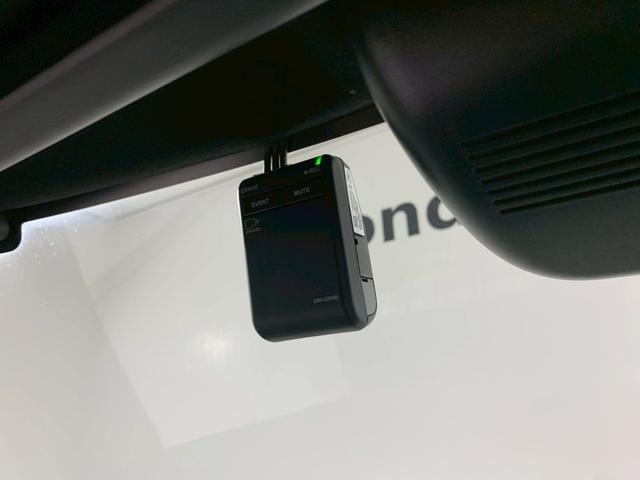 Ｎ－ＢＯＸジョイ ベースグレード　当社デモカー　ツートンカラー　シートヒーター　踏み間違い防止装置　Ｂカメラ　全周囲カメラ　横滑り防止機能　ＬＥＤランプ　点検記録簿　クルーズコントロール　パワーウィンドウ　スマートキー　フルセグＴＶ（5枚目）