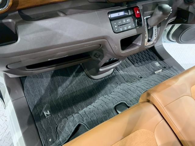 Ｎ－ＯＮＥ セレクト　フルセグＴＶ　メモリナビ　ＨＩＤ　シートヒーター　禁煙　イモビ　スマートキー・プッシュスタート　横滑防止　整備記録簿　パワーウインドウ　キーレススタートシステム　カーテンエアバック　Ｗエアバッグ（17枚目）